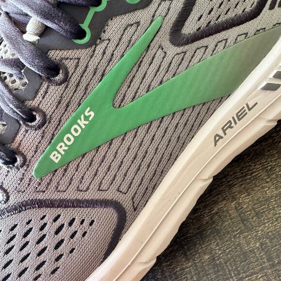 NWOB BROOKS WOMEN’S BROOKS ARIEL 20 GREY/GREEN ATHLETIC RUNNING SHOES Size 9 - Picture 5 of 7
